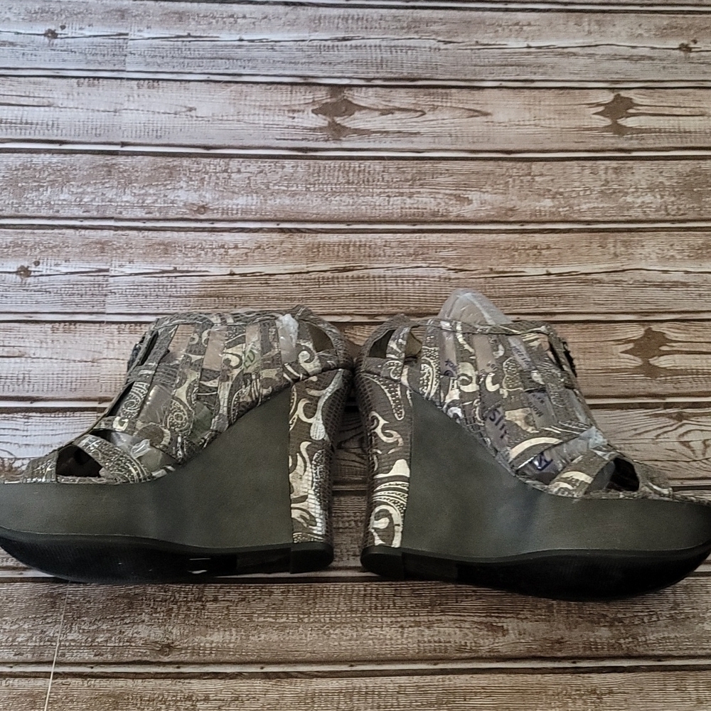 Nadara Shi by Journey silver & gray sandal wedge sandal shoe size 9 GUC - Picture 5 of 9